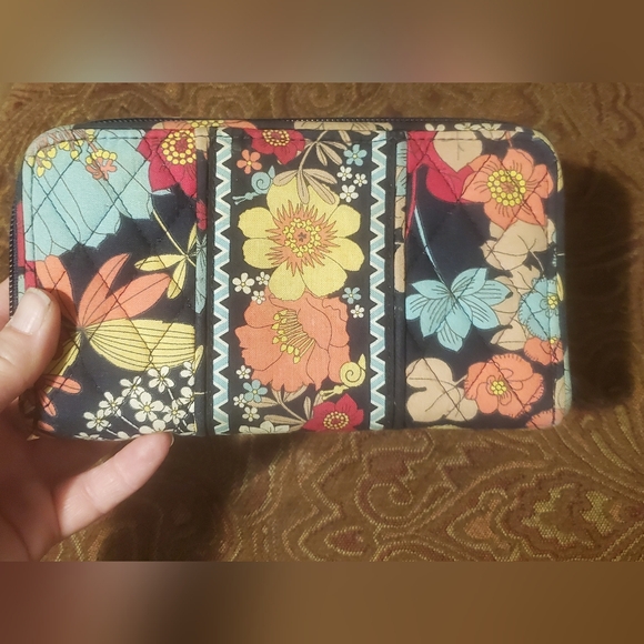 Vera Bradley Happy Snails Accordian Zip Around Wallet. - Picture 16 of 16